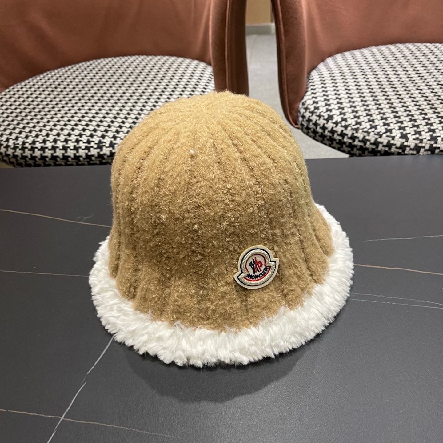 MONCLER（蒙口）拼色帽边毛绒渔夫帽子秋冬季保暖时尚百搭女大头围显脸小休闲盆帽