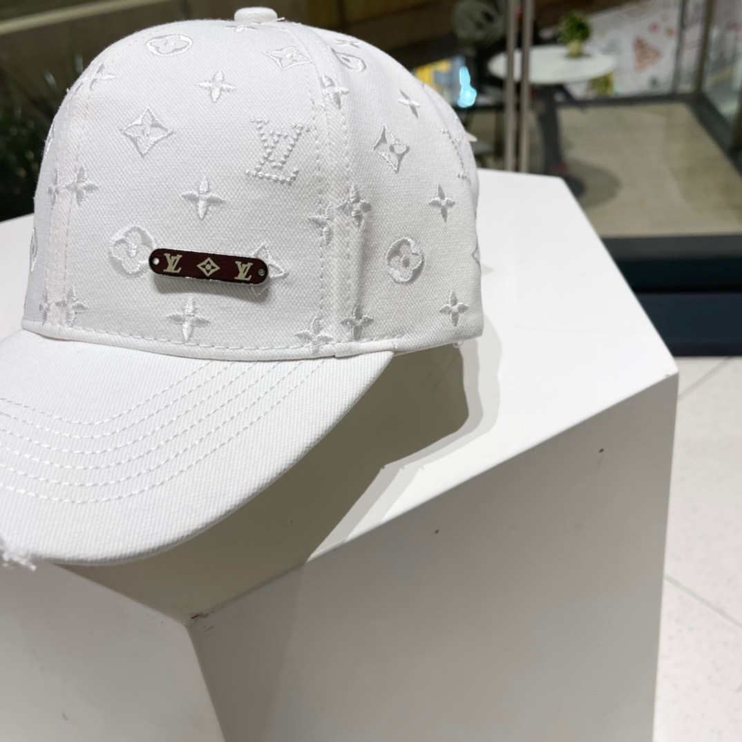 上新！路易威登 LouisVuitton 😍新款LV棒球帽，重工打造♥️早春系列高端大气，百搭款🤗男女通