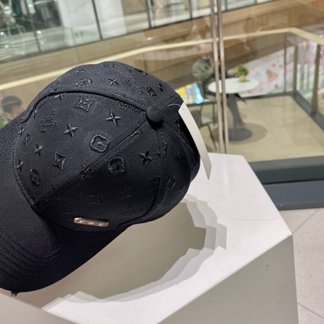 上新！路易威登 LouisVuitton 😍新款LV棒球帽，重工打造♥️早春系列高端大气，百搭款🤗男女通