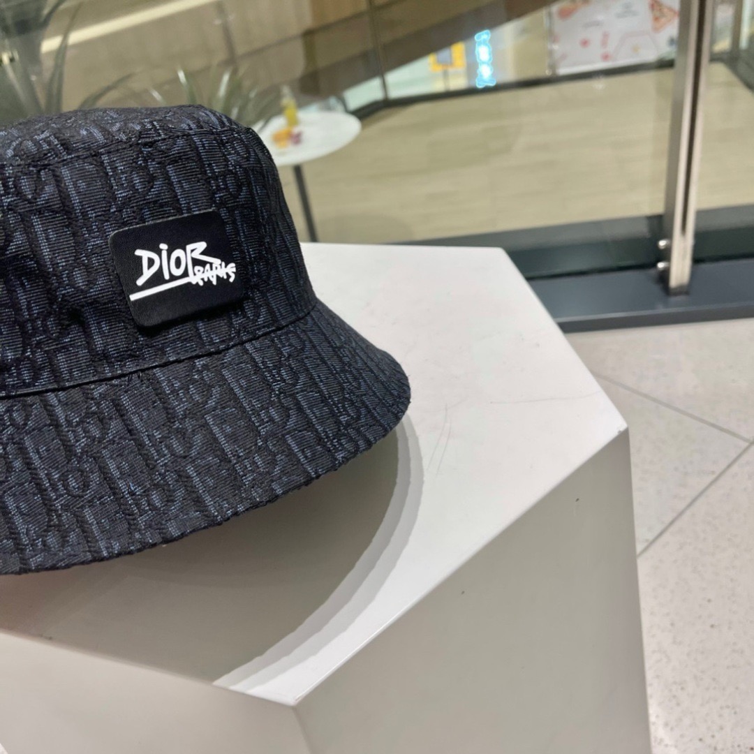 Dior迪奥新款原单渔夫帽，顶级版本，专柜1:1开模订制，原版牛仔提花布料+纯棉里衬，轻盈透气！质量超赞