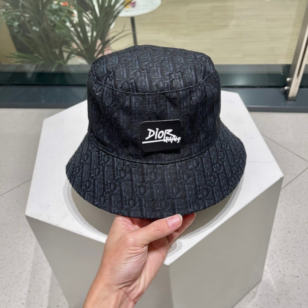 Dior迪奥新款原单渔夫帽，顶级版本，专柜1:1开模订制，原版牛仔提花布料+纯棉里衬，轻盈透气！质量超赞