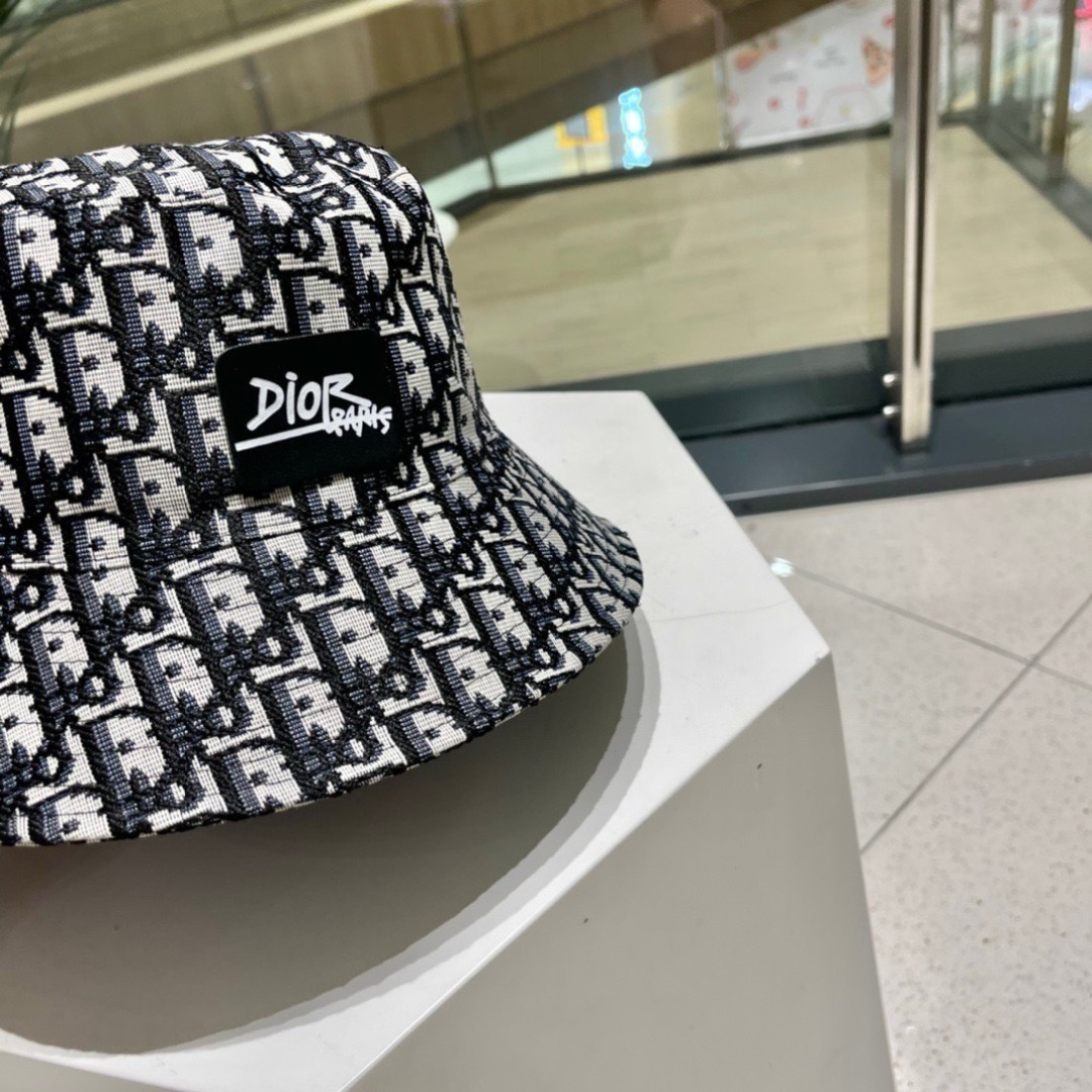 Dior迪奥新款原单渔夫帽，顶级版本，专柜1:1开模订制，原版牛仔提花布料+纯棉里衬，轻盈透气！质量超赞