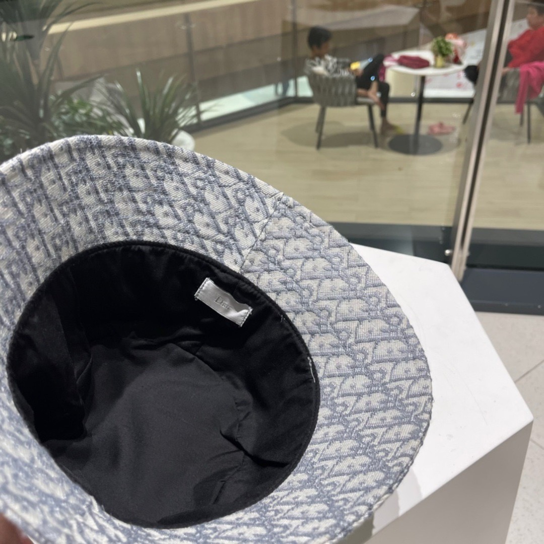 Dior迪奥新款原单渔夫帽，顶级版本，专柜1:1开模订制，原版牛仔提花布料+纯棉里衬，轻盈透气！质量超赞