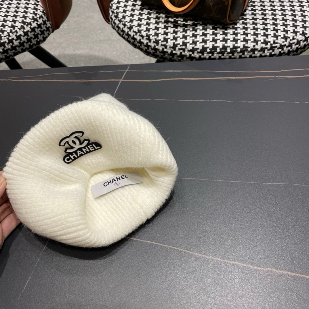 Chanel官网品质香奈儿 2026秋冬网红时尚博主推荐款毛线帽，小红书爆款，手感超柔软舒适的针织线帽，弹性极佳！