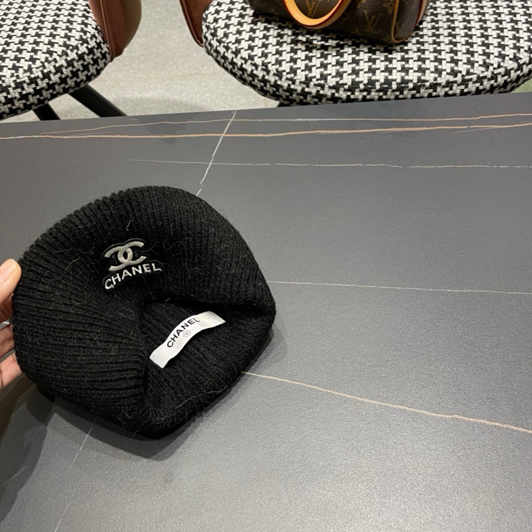Chanel官网品质香奈儿 2026秋冬网红时尚博主推荐款毛线帽，小红书爆款，手感超柔软舒适的针织线帽，弹性极佳！