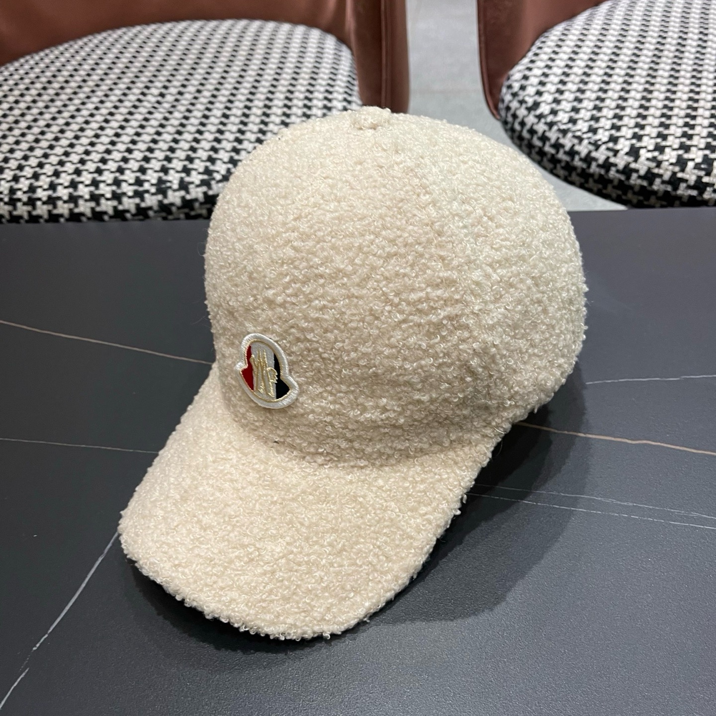 Moncler蒙口 秋冬新款毛绒绒棒球帽 ， 质感满满.真的yyds ～