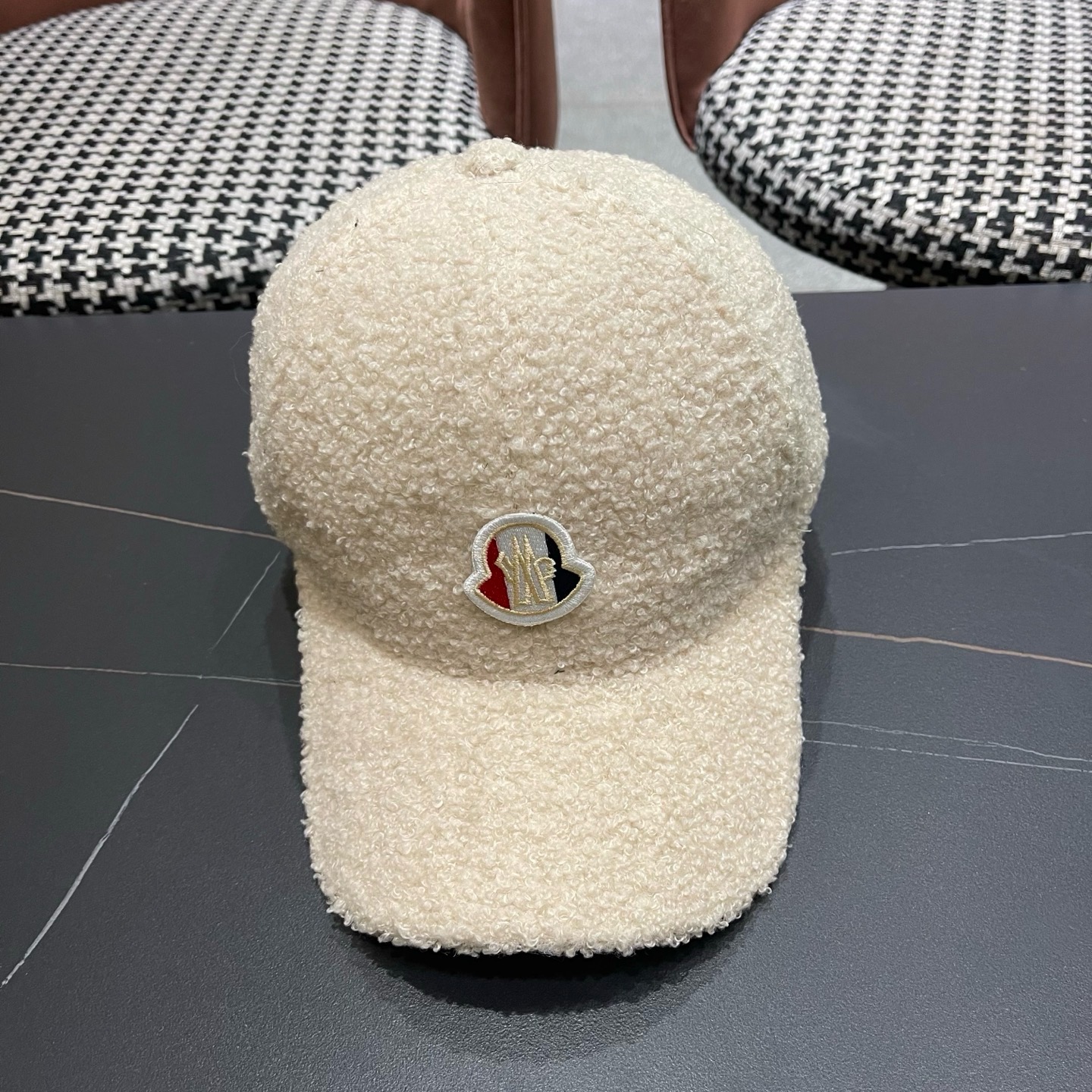 Moncler蒙口 秋冬新款毛绒绒棒球帽 ， 质感满满.真的yyds ～