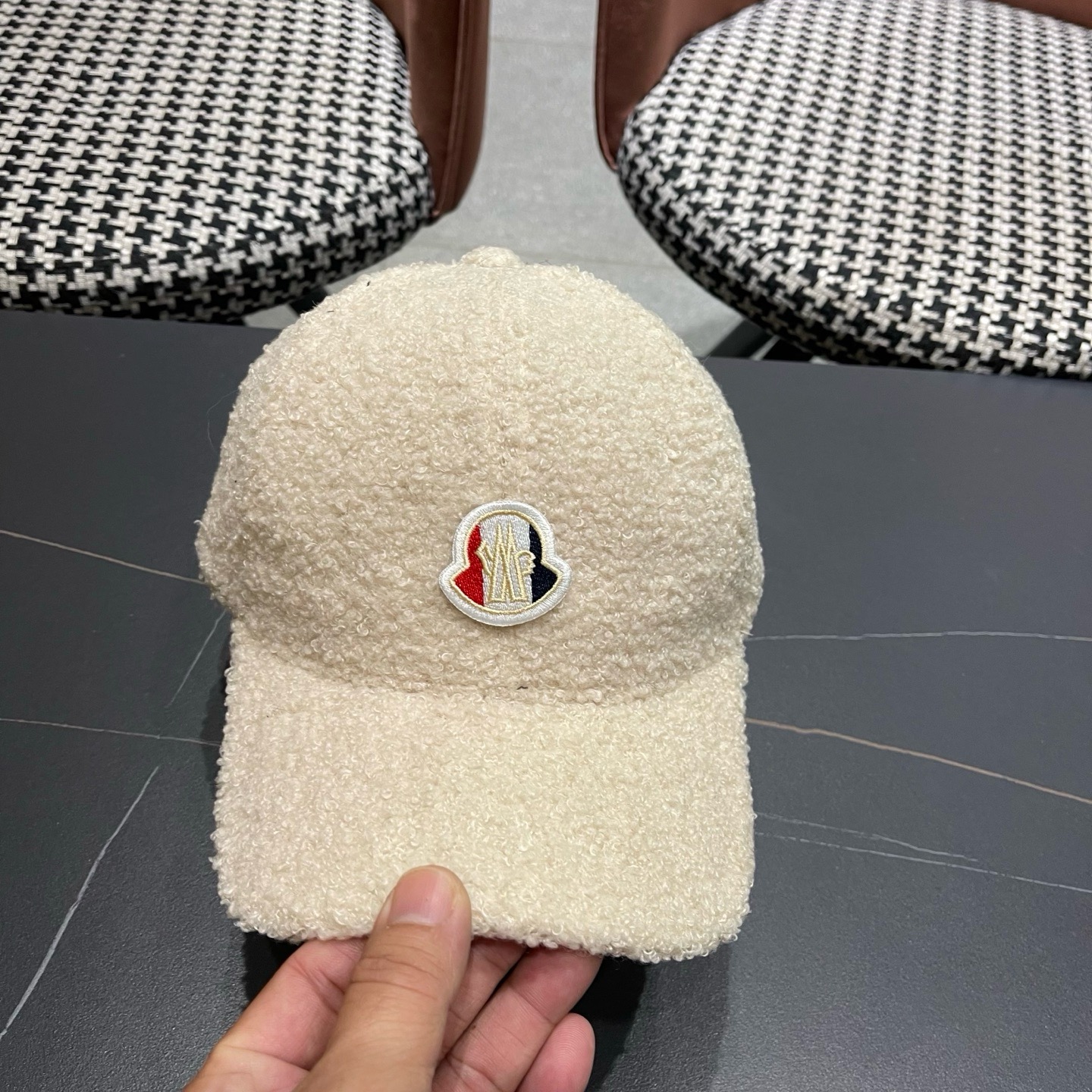 Moncler蒙口 秋冬新款毛绒绒棒球帽 ， 质感满满.真的yyds ～