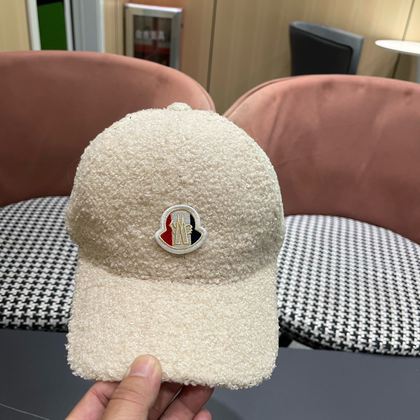 Moncler蒙口 秋冬新款毛绒绒棒球帽 ， 质感满满.真的yyds ～