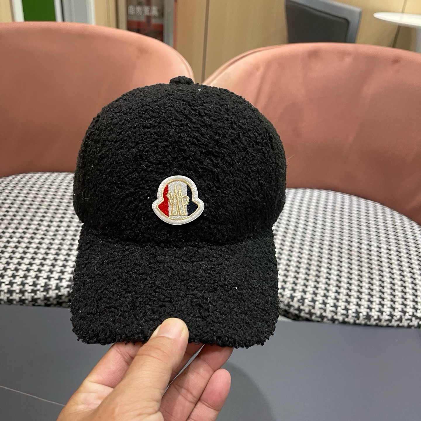 Moncler蒙口 秋冬新款毛绒绒棒球帽 ， 质感满满.真的yyds ～