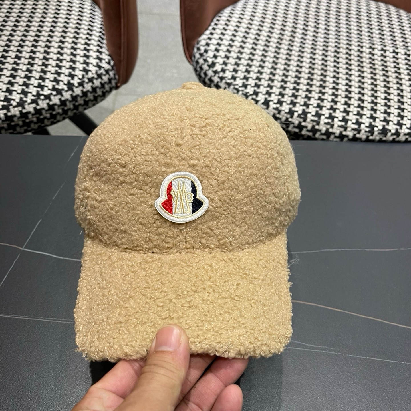 Moncler蒙口 秋冬新款毛绒绒棒球帽 ， 质感满满.真的yyds ～
