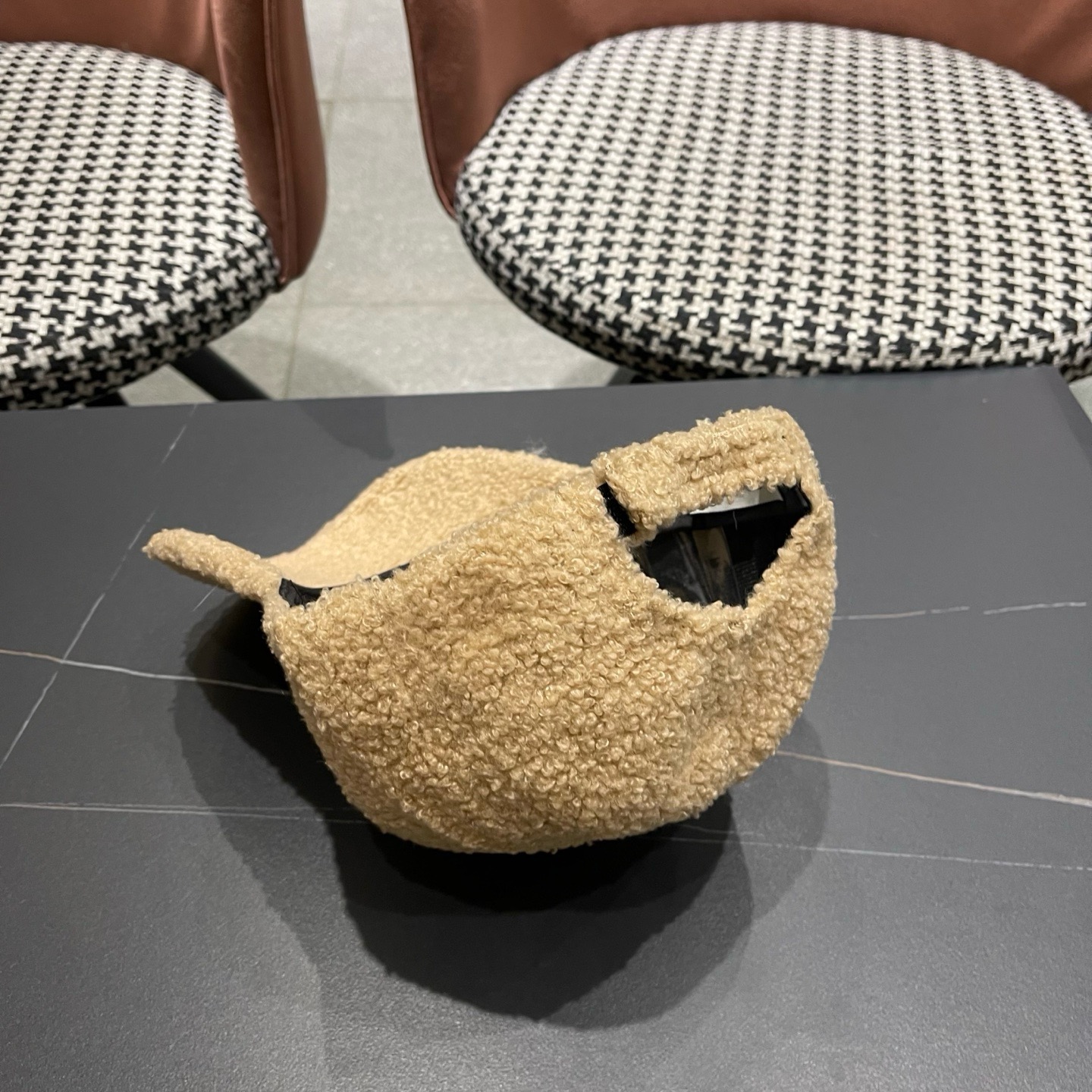 Moncler蒙口 秋冬新款毛绒绒棒球帽 ， 质感满满.真的yyds ～