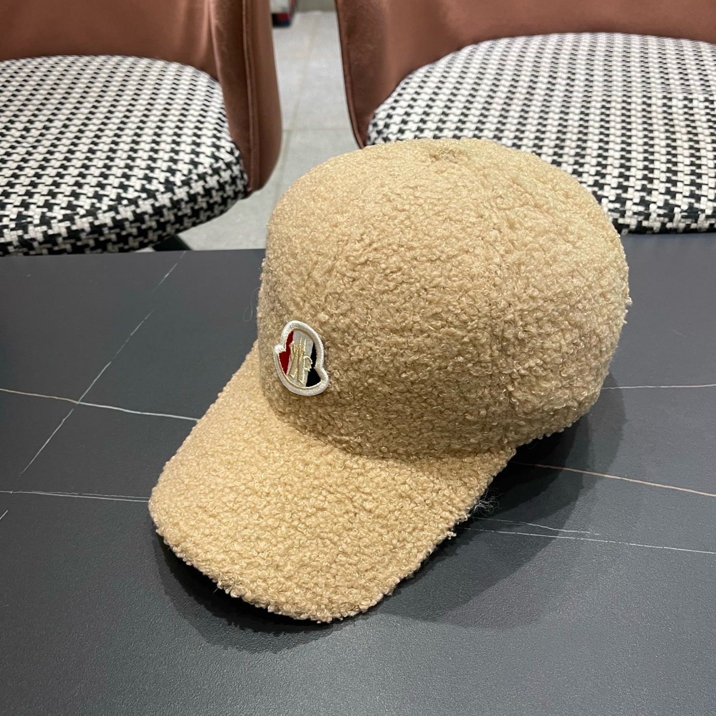 Moncler蒙口 秋冬新款毛绒绒棒球帽 ， 质感满满.真的yyds ～