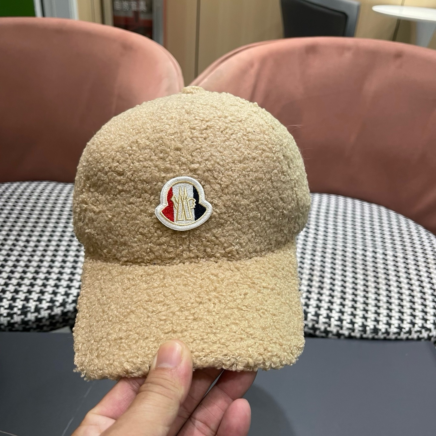 Moncler蒙口 秋冬新款毛绒绒棒球帽 ， 质感满满.真的yyds ～