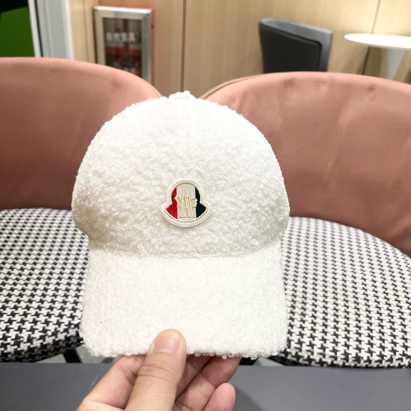 Moncler蒙口 秋冬新款毛绒绒棒球帽 ， 质感满满.真的yyds ～