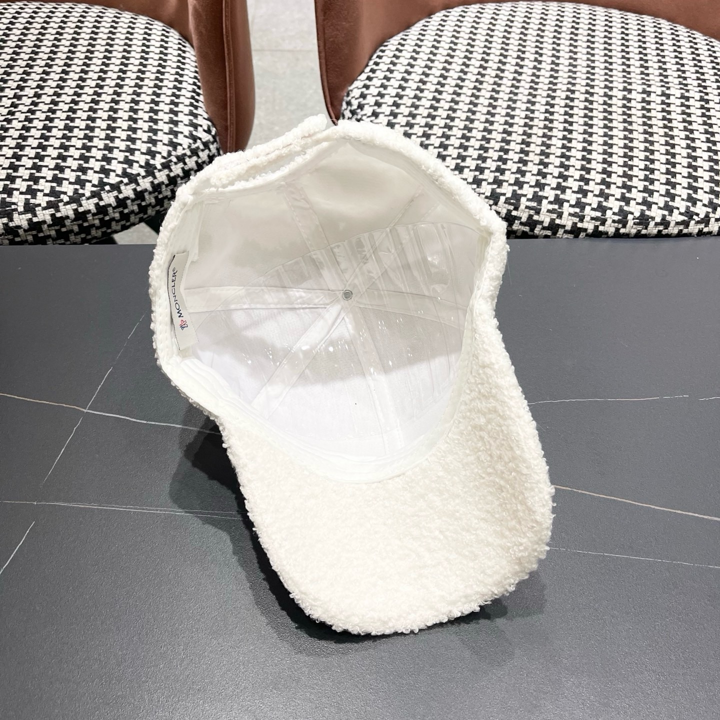 Moncler蒙口 秋冬新款毛绒绒棒球帽 ， 质感满满.真的yyds ～