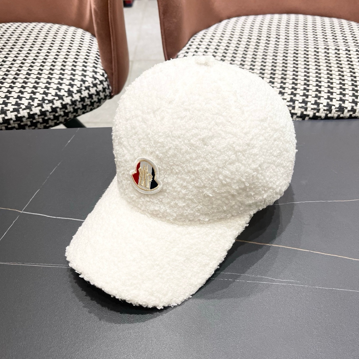 Moncler蒙口 秋冬新款毛绒绒棒球帽 ， 质感满满.真的yyds ～