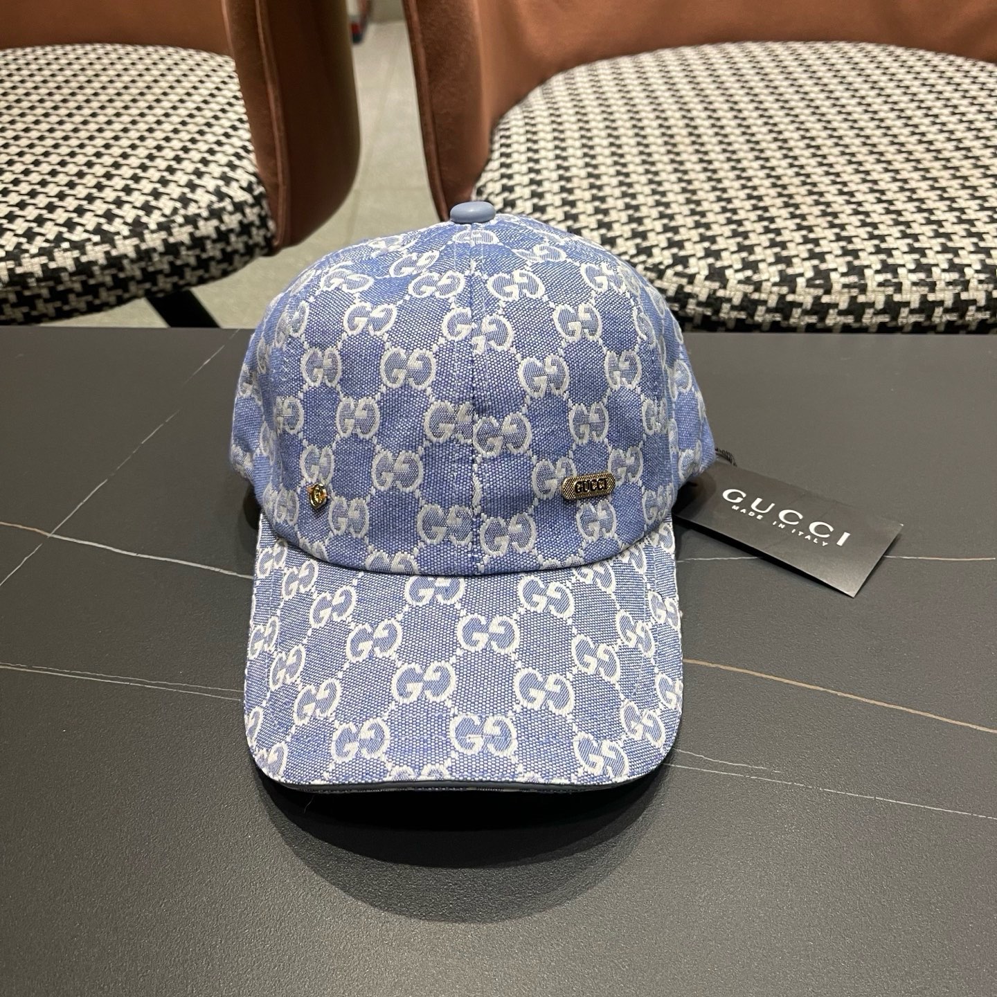 NO:867029,Gucci's new original baseball cap, customized at 1:1 mold opening at the counter, perfect matching pattern, original nylon fabric + first layer of cowhide, great texture!  Basic head circumference 56, adjustable patches. Hats, straw hats, fisherman hats, baseball caps, hats, gucci, espadrilles, cowhide, hats19860909Gucci古奇新款原单棒球帽,专柜1:1开模订制,完美对花,原版尼绒面料+头层牛皮,手感质感超好！基础头围56,贴片可调节.帽子草帽渔夫帽棒球帽,帽子,gucci,espadrilles,cowhide,hats,hat