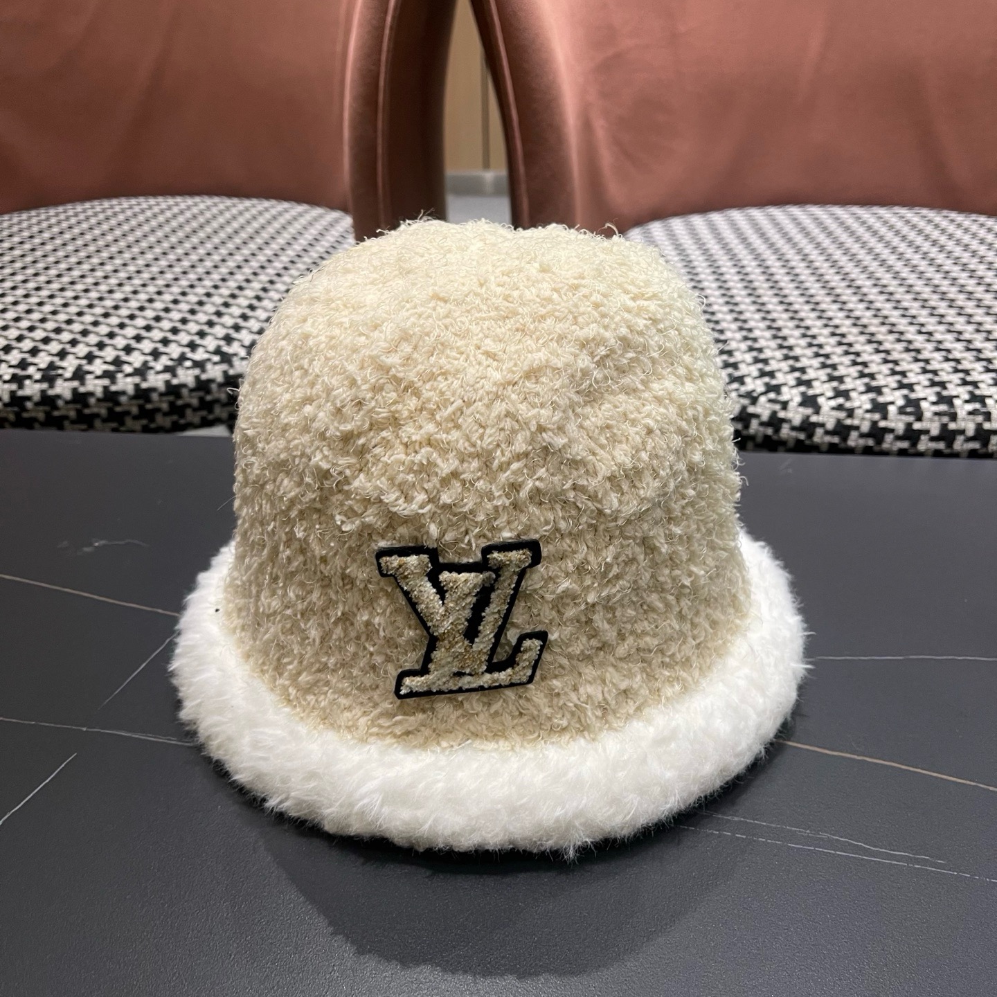 LV路易威登 毛绒渔夫帽女秋冬新款显脸小针织盆帽小香风冬季保暖水桶帽子