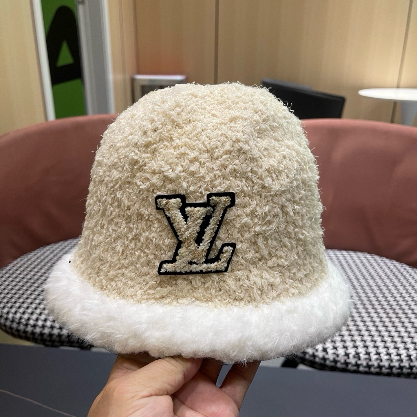 LV路易威登 毛绒渔夫帽女秋冬新款显脸小针织盆帽小香风冬季保暖水桶帽子