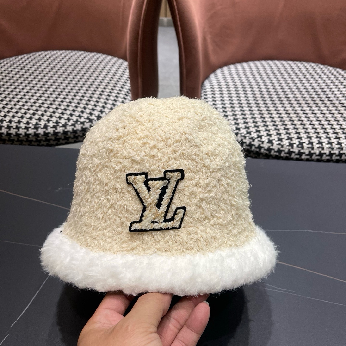 LV路易威登 毛绒渔夫帽女秋冬新款显脸小针织盆帽小香风冬季保暖水桶帽子