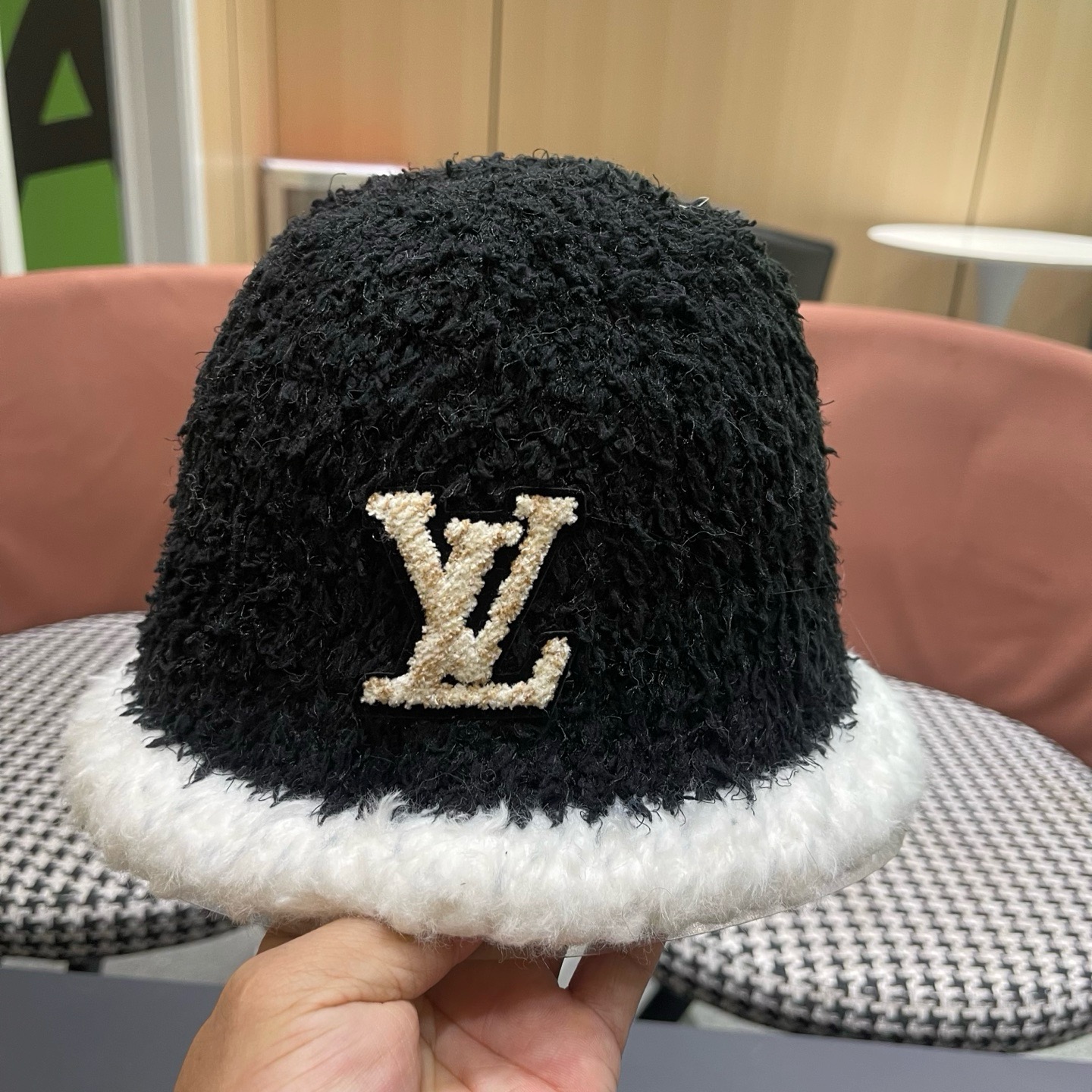 LV路易威登 毛绒渔夫帽女秋冬新款显脸小针织盆帽小香风冬季保暖水桶帽子