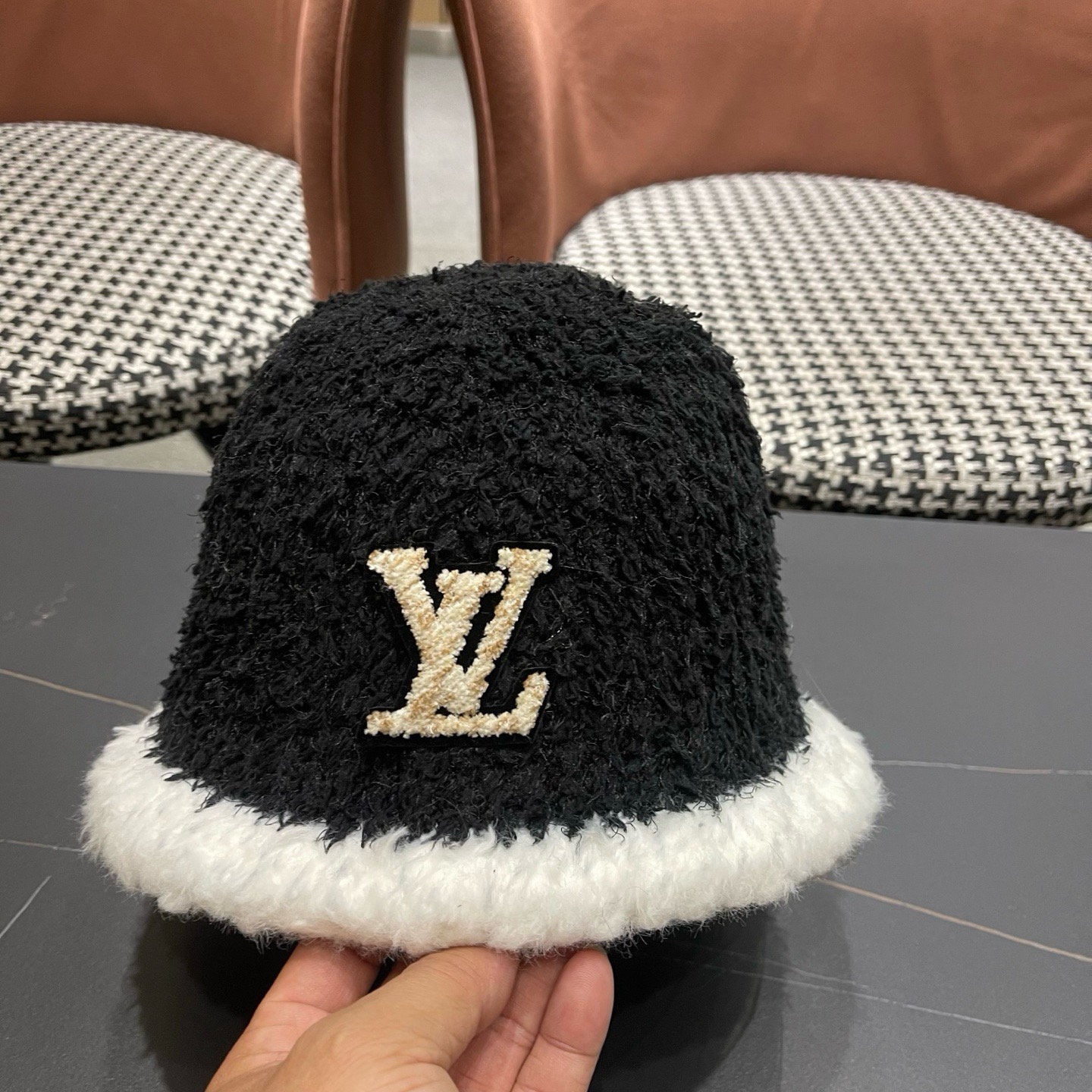 LV路易威登 毛绒渔夫帽女秋冬新款显脸小针织盆帽小香风冬季保暖水桶帽子
