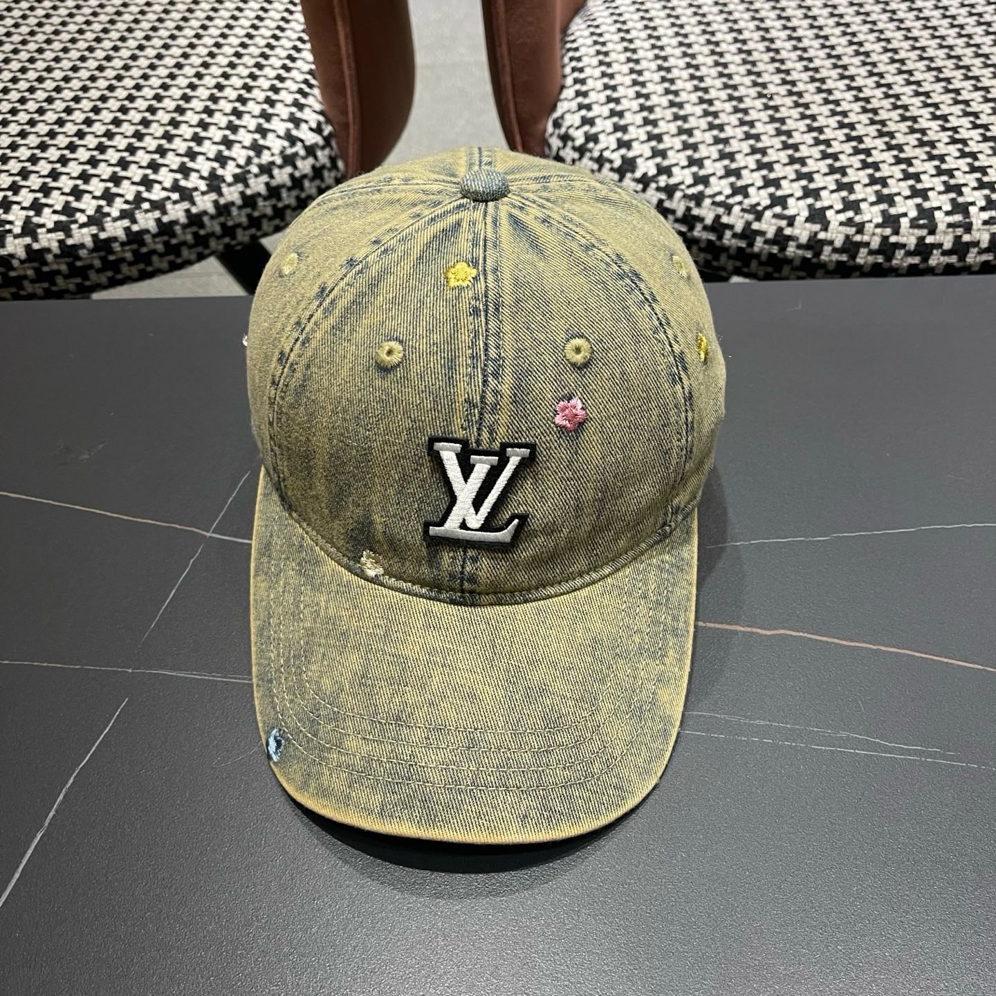 NO:866960,LouiVuittonLV Louis Vuitton denim new Louis Vuitton home embroidered flower baseball cap, simple and elegant unisex sun hat, unisex hat straw hat fisherman hat baseball cap, hat, louis vuitton, louis vuitton, louis vuitton, espadrilles, hats19860909LouiVuittonLV路易威登牛仔新款路易威登家刺绣花棒球帽,简单大方 男女通用遮阳帽,男女通用帽子草帽渔夫帽棒球帽,帽子,louis vuitton,louis vuitton,louis vuitton,espadrilles,hats,hat
