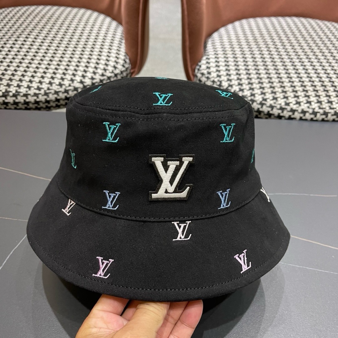 Lv路易威登2026 春款新款彩色渐变字母刺绣时尚双面渔夫帽 男士帽子