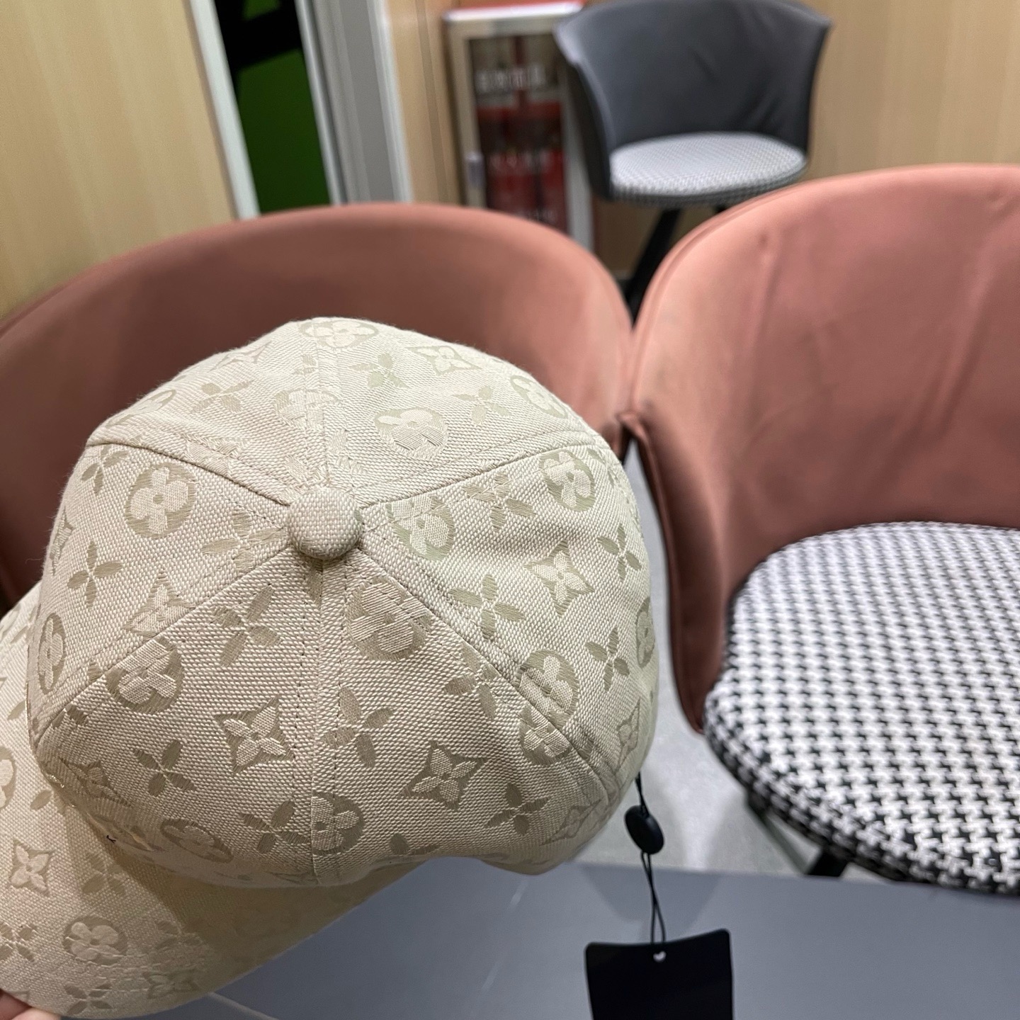 路易威登lv新款棒球帽 LouisVuitton😍新款重工打造♥️高端大气，百搭款🤗男女通用！