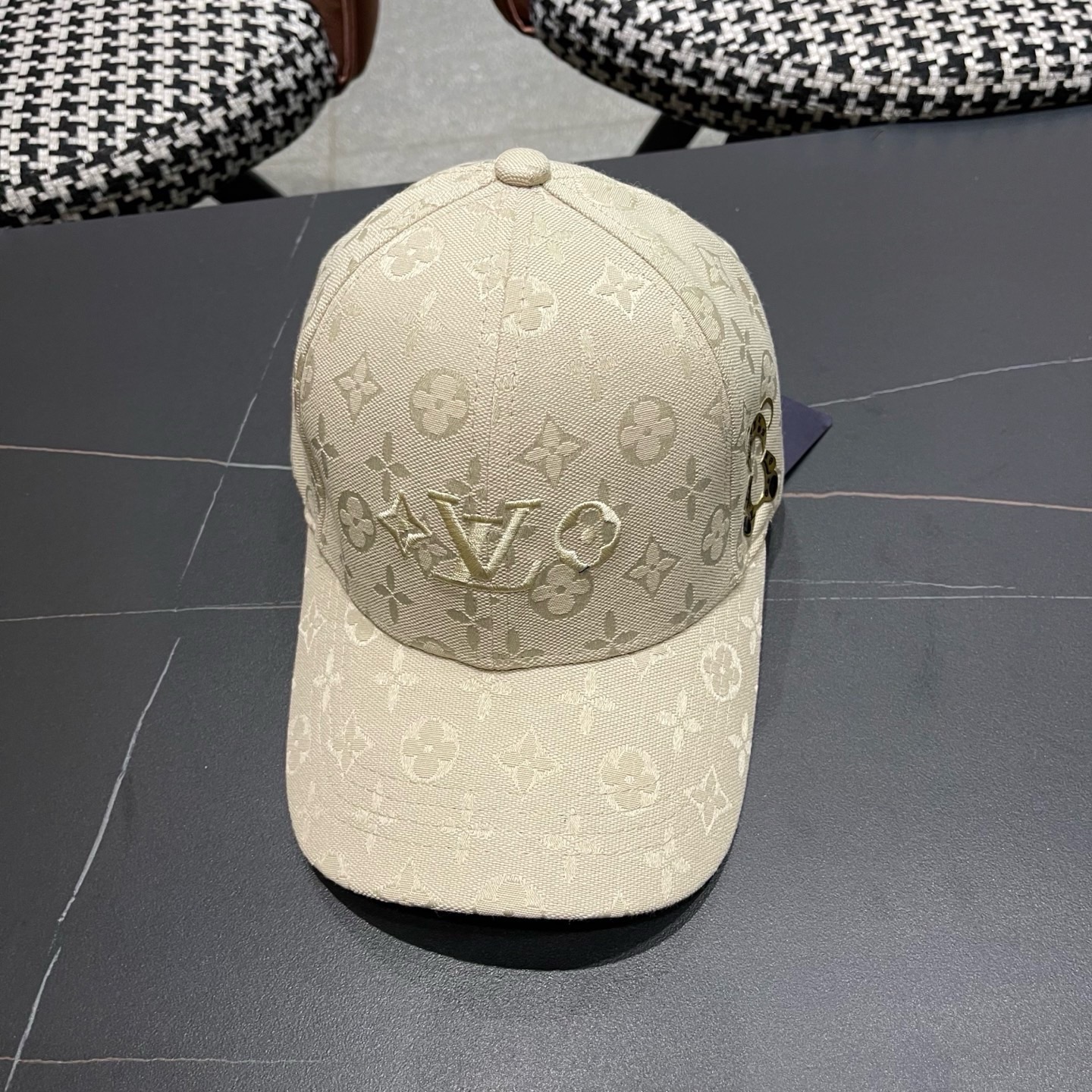 路易威登lv新款棒球帽 LouisVuitton😍新款重工打造♥️高端大气，百搭款🤗男女通用！