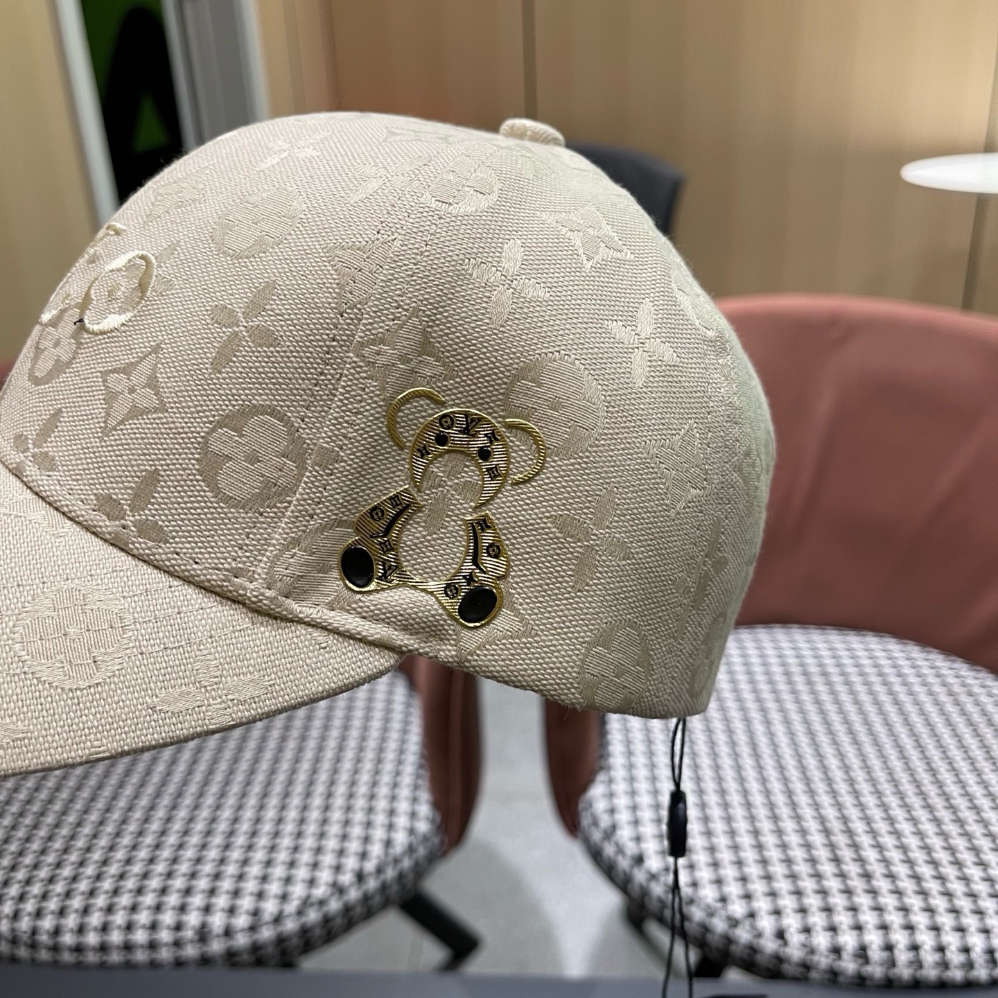 路易威登lv新款棒球帽 LouisVuitton😍新款重工打造♥️高端大气，百搭款🤗男女通用！