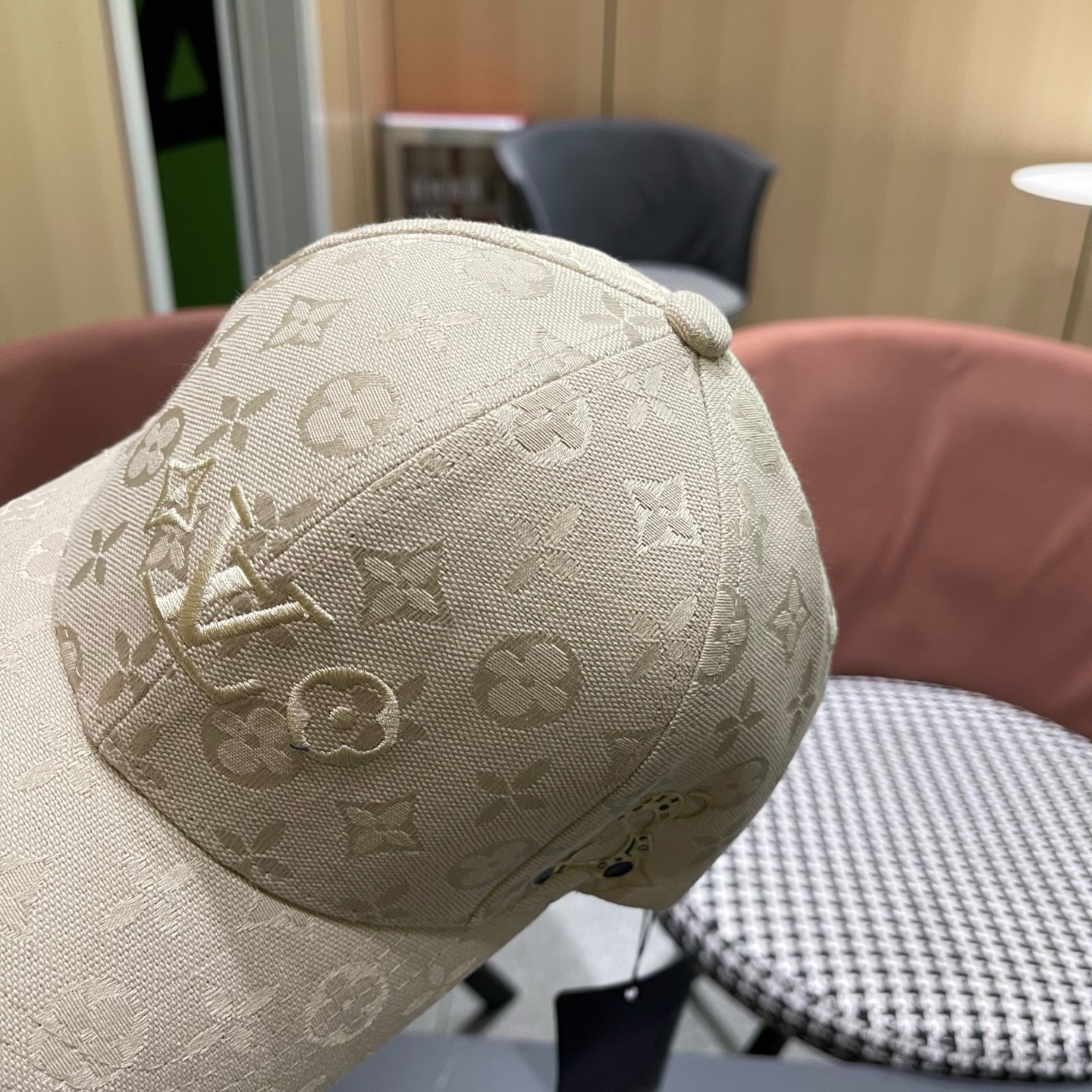 路易威登lv新款棒球帽 LouisVuitton😍新款重工打造♥️高端大气，百搭款🤗男女通用！