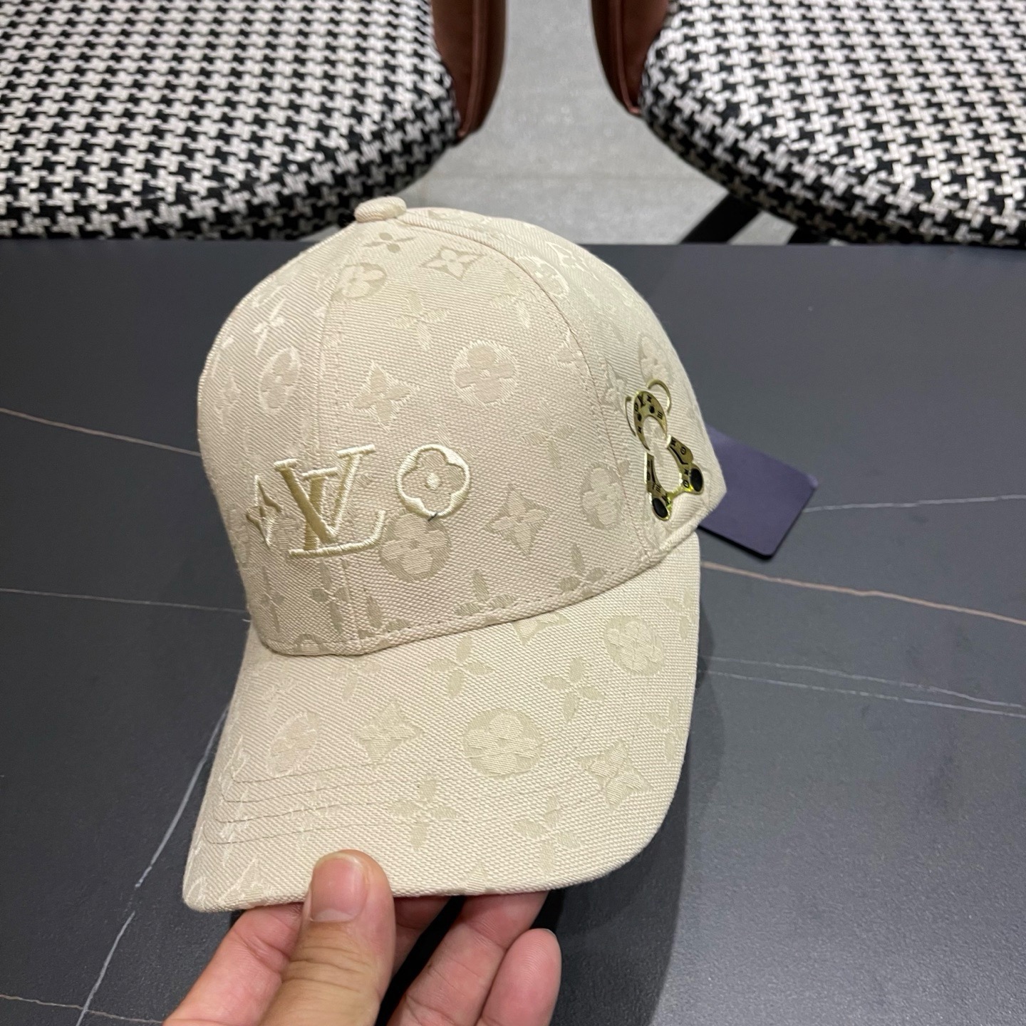 路易威登lv新款棒球帽 LouisVuitton😍新款重工打造♥️高端大气，百搭款🤗男女通用！