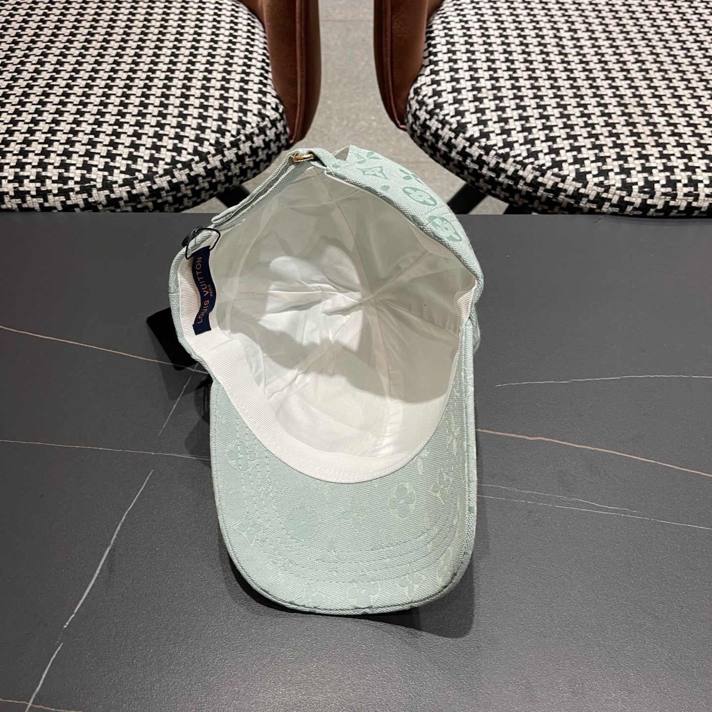 路易威登lv新款棒球帽 LouisVuitton😍新款重工打造♥️高端大气，百搭款🤗男女通用！