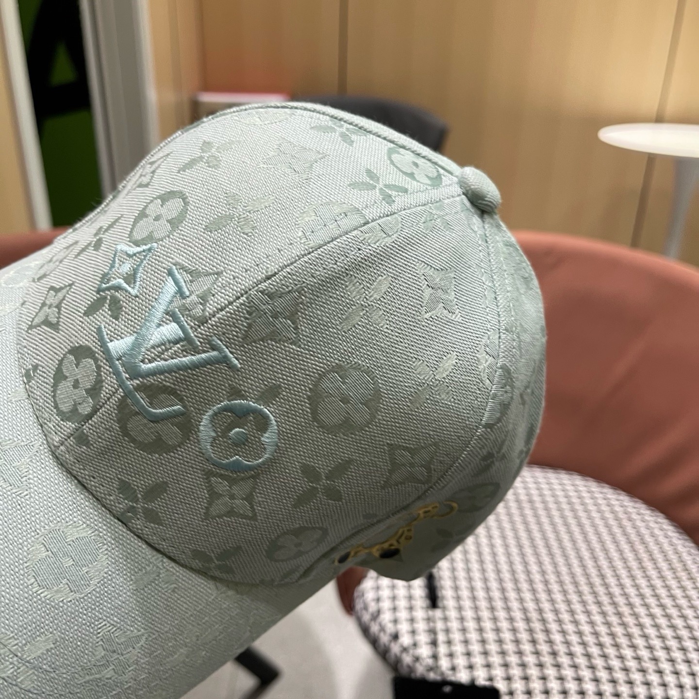 路易威登lv新款棒球帽 LouisVuitton😍新款重工打造♥️高端大气，百搭款🤗男女通用！