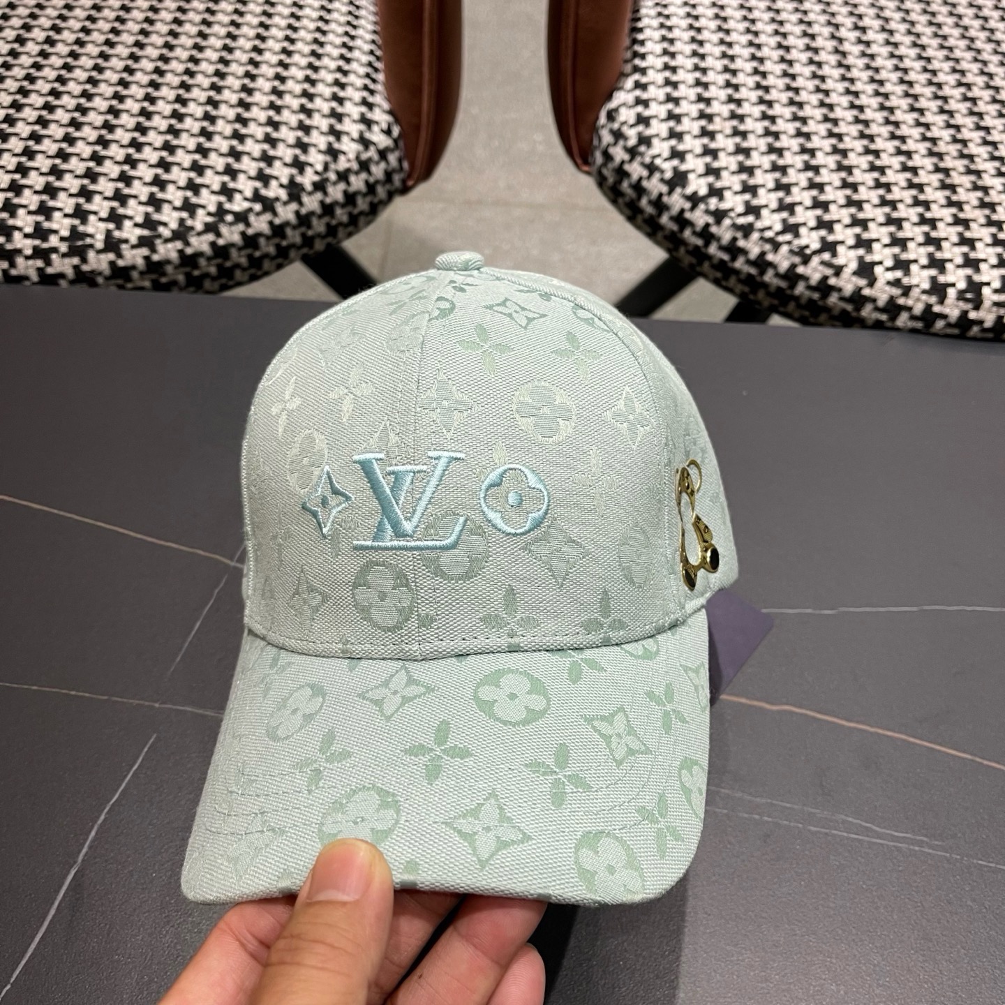 路易威登lv新款棒球帽 LouisVuitton😍新款重工打造♥️高端大气，百搭款🤗男女通用！