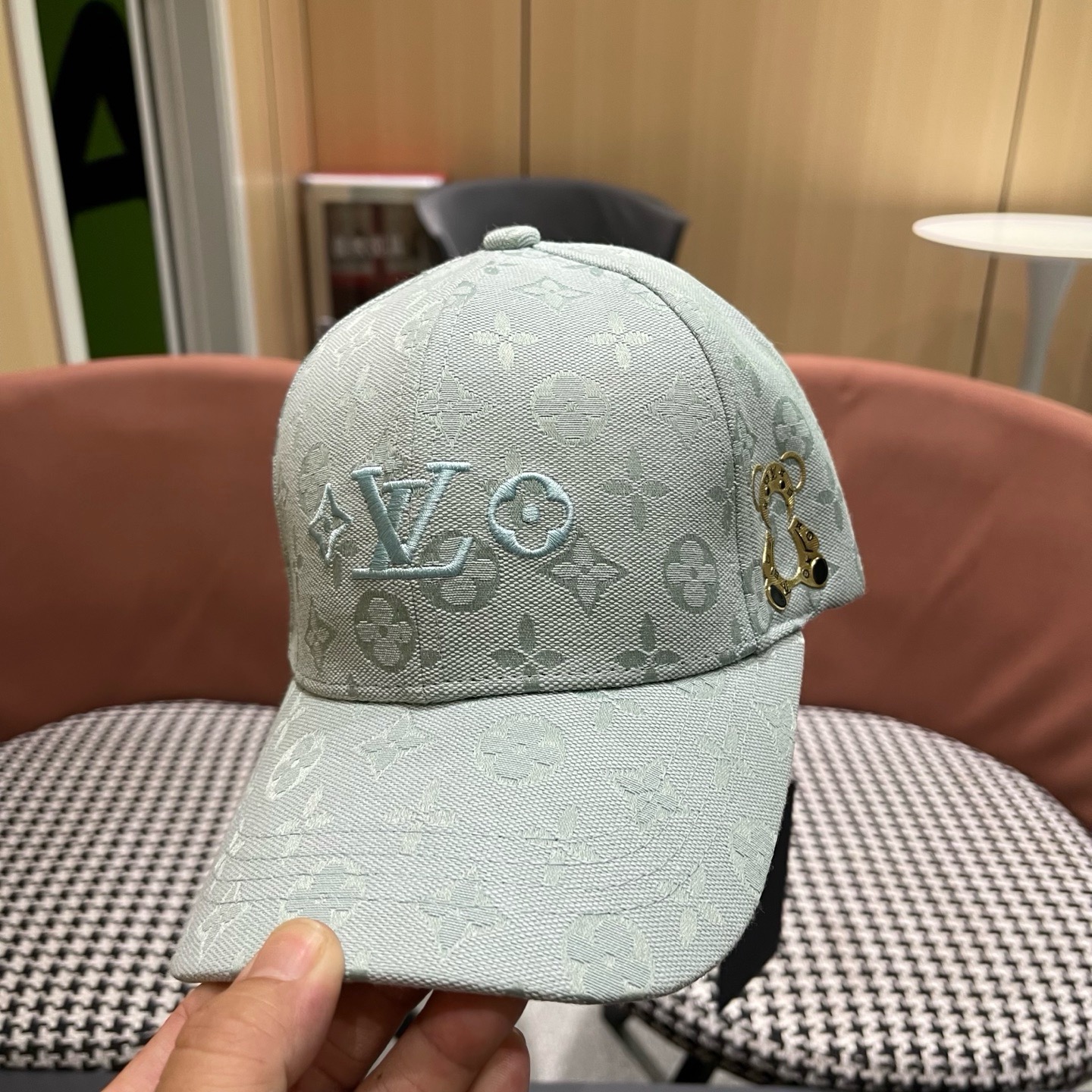路易威登lv新款棒球帽 LouisVuitton😍新款重工打造♥️高端大气，百搭款🤗男女通用！