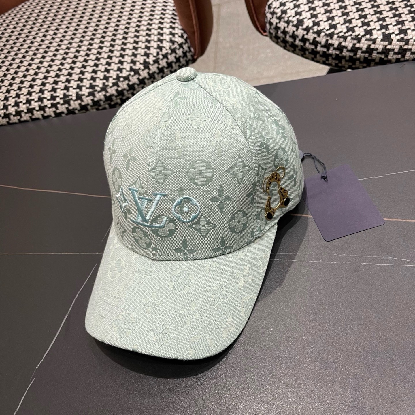 路易威登lv新款棒球帽 LouisVuitton😍新款重工打造♥️高端大气，百搭款🤗男女通用！