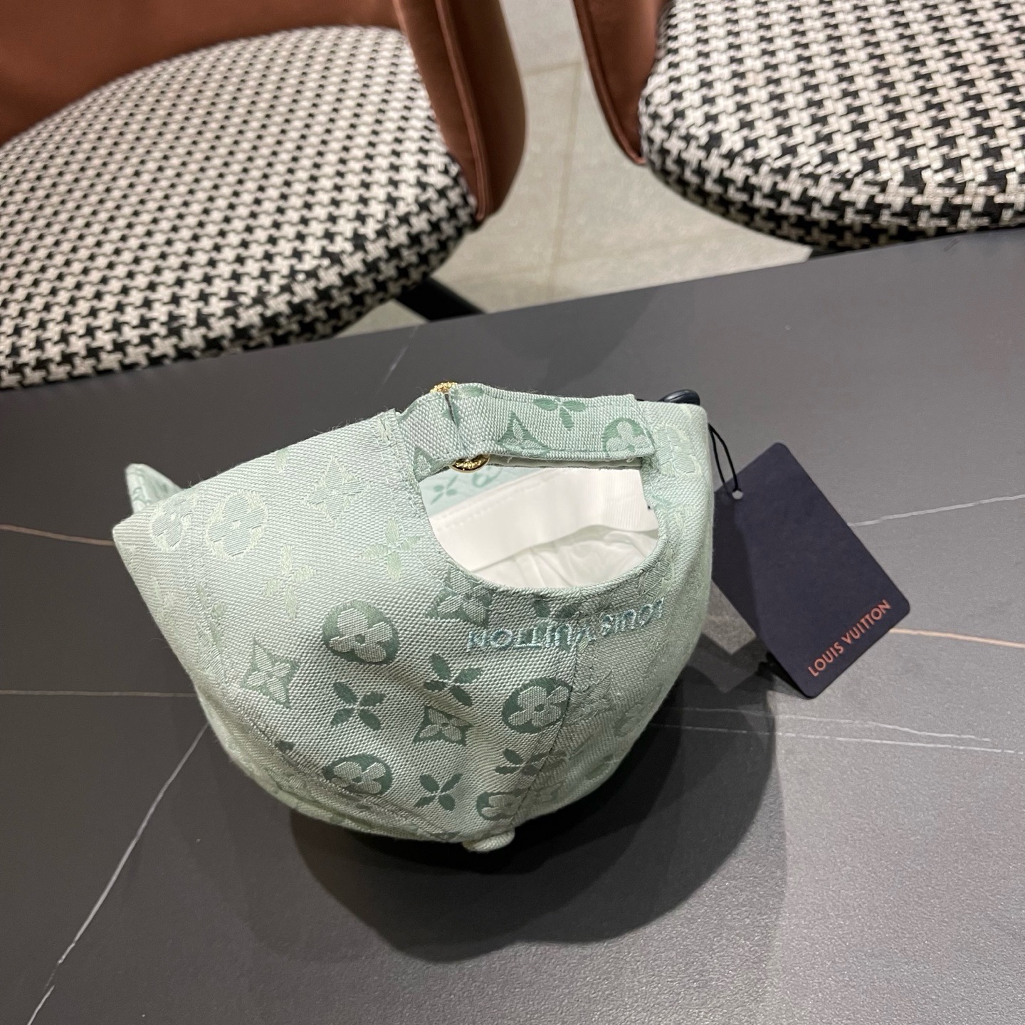 路易威登lv新款棒球帽 LouisVuitton😍新款重工打造♥️高端大气，百搭款🤗男女通用！
