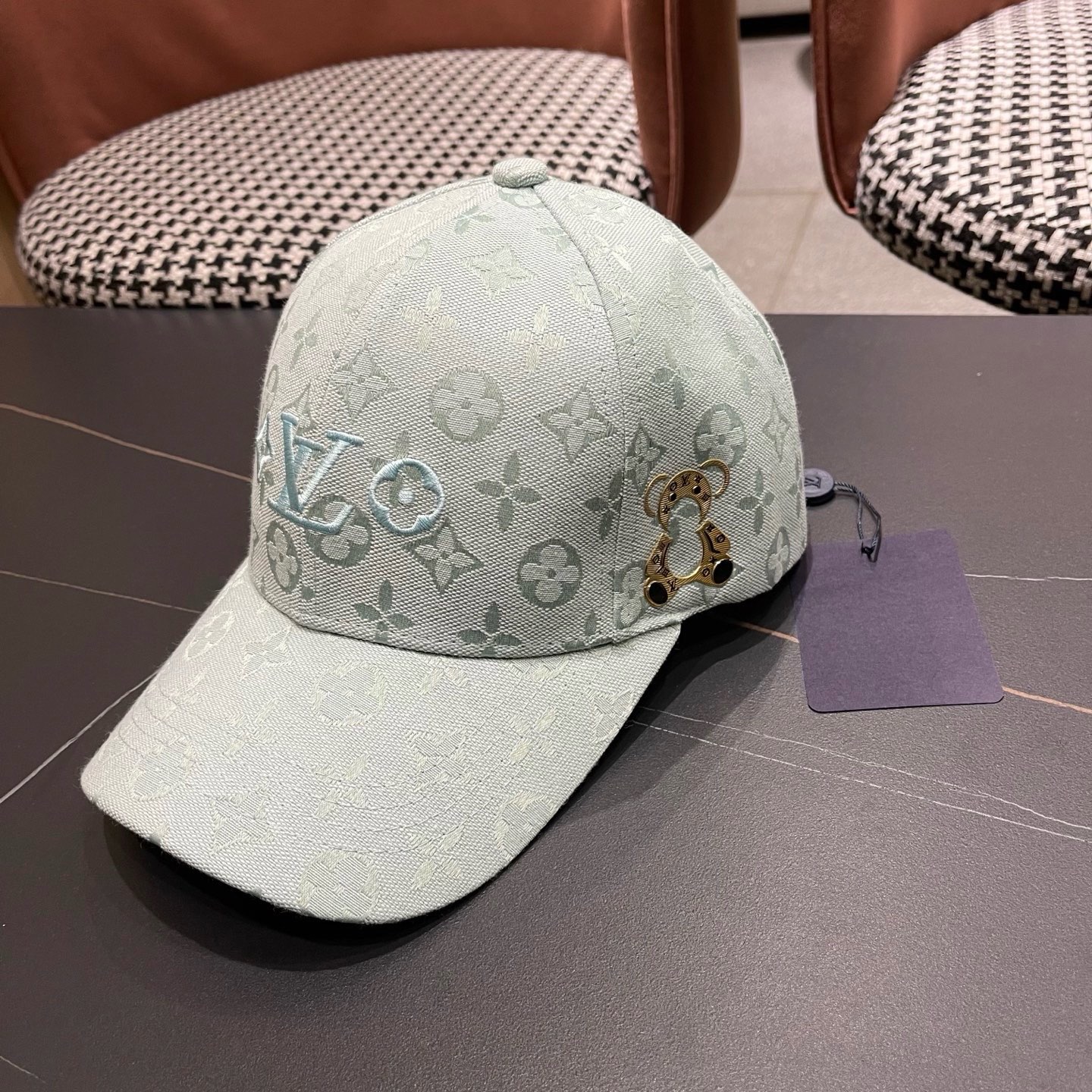 路易威登lv新款棒球帽 LouisVuitton😍新款重工打造♥️高端大气，百搭款🤗男女通用！