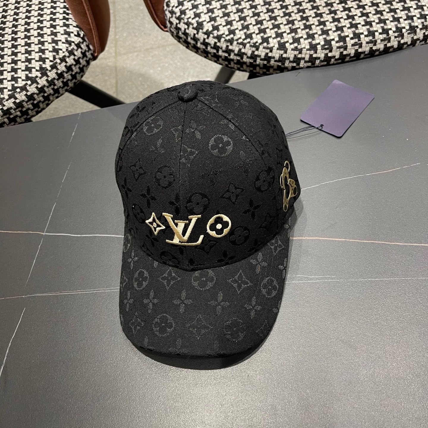 路易威登lv新款棒球帽 LouisVuitton😍新款重工打造♥️高端大气，百搭款🤗男女通用！
