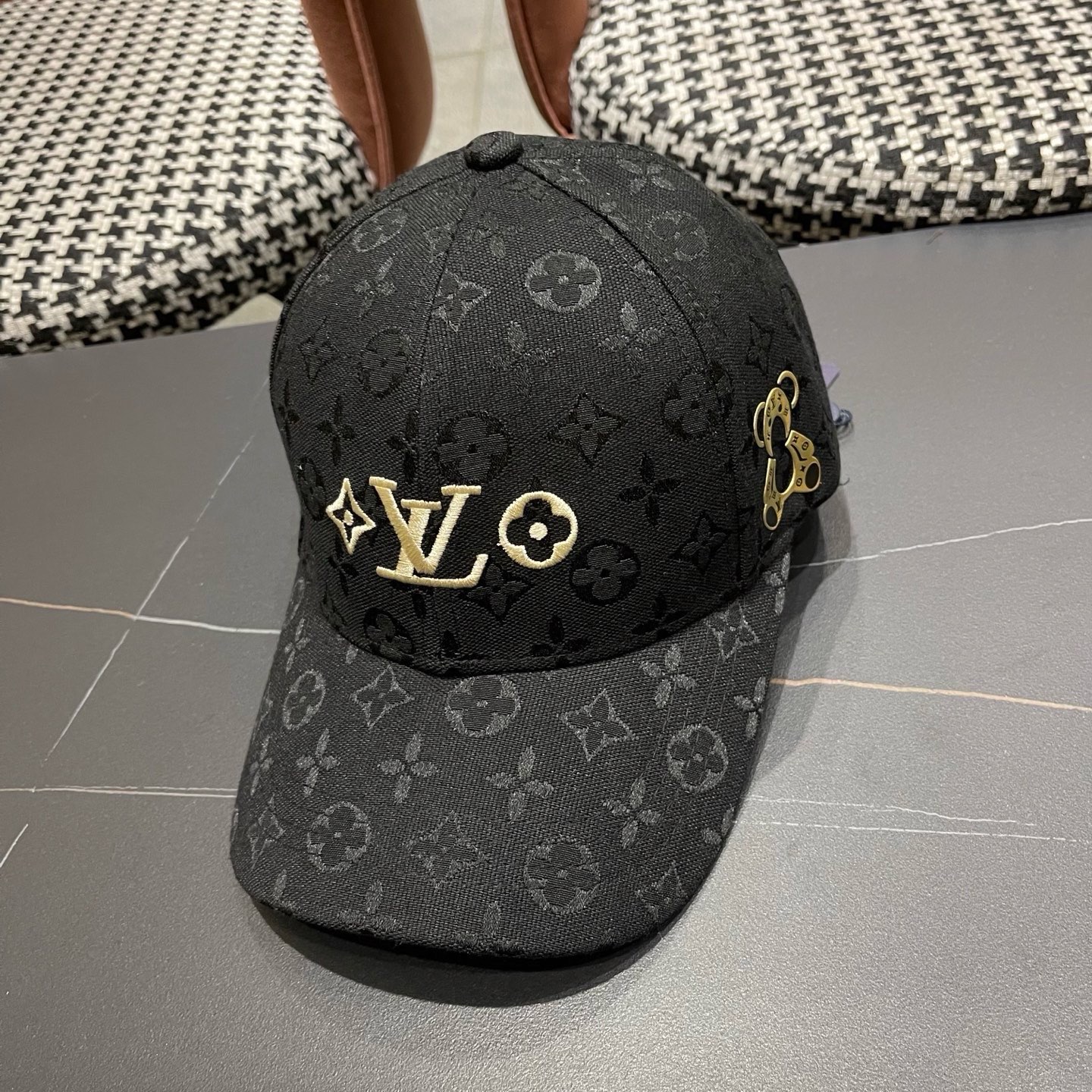 路易威登lv新款棒球帽 LouisVuitton😍新款重工打造♥️高端大气，百搭款🤗男女通用！