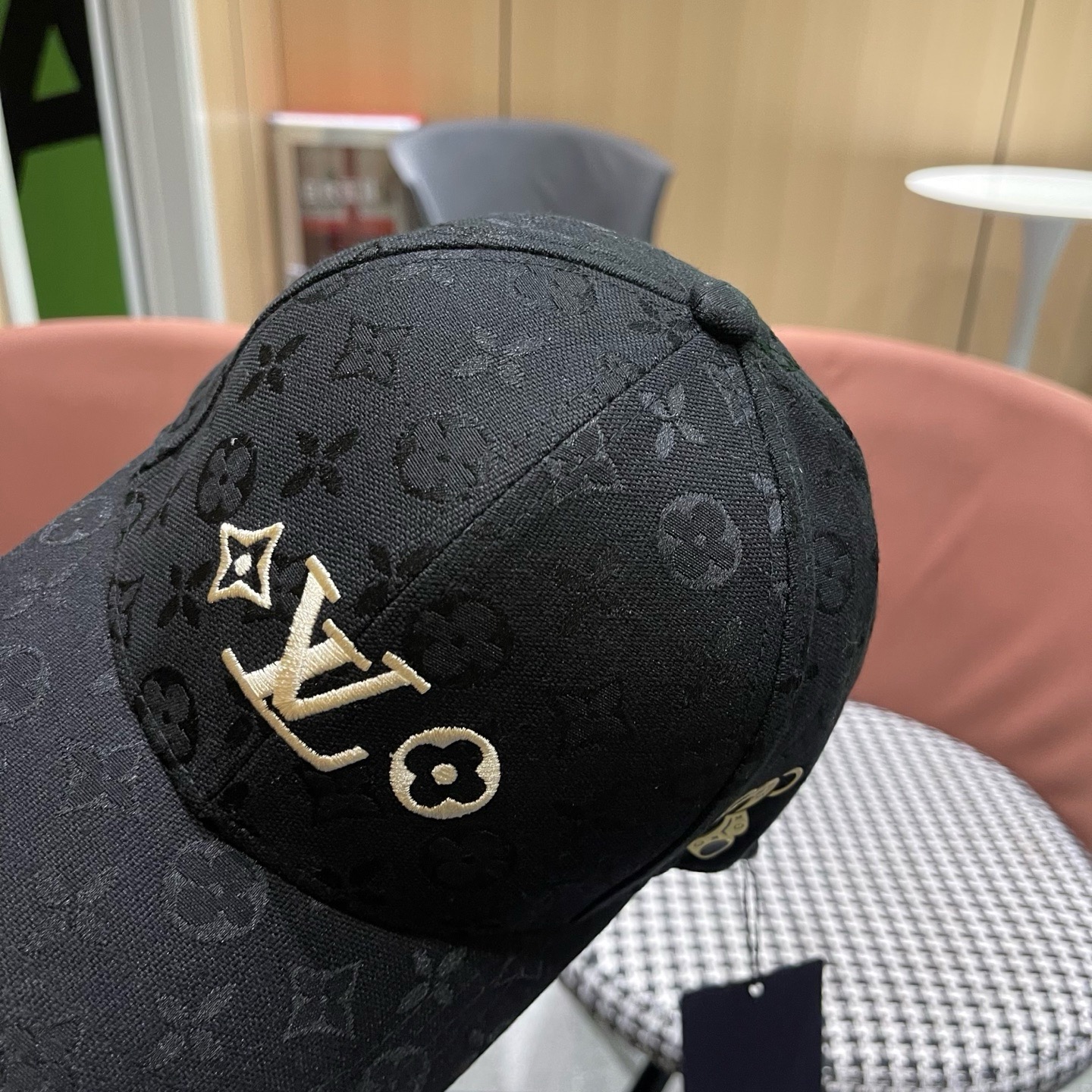 路易威登lv新款棒球帽 LouisVuitton😍新款重工打造♥️高端大气，百搭款🤗男女通用！