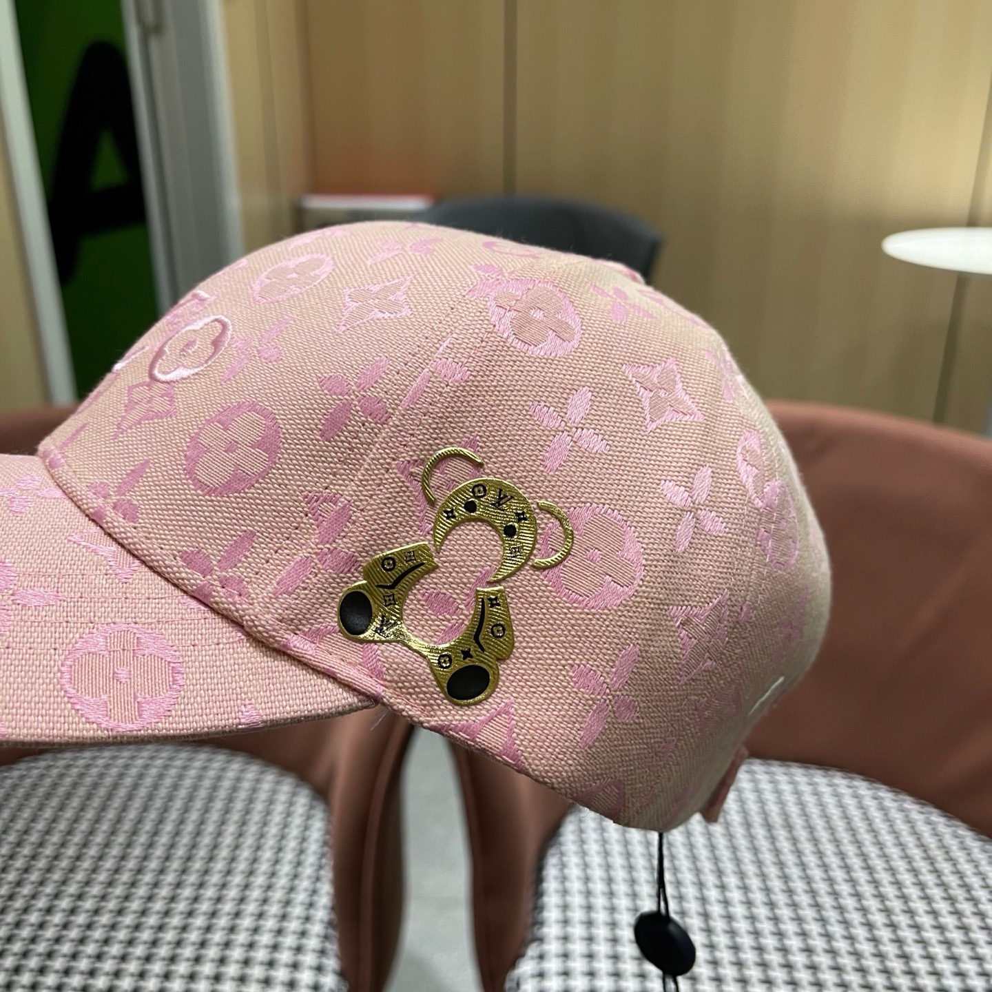 路易威登lv新款棒球帽 LouisVuitton😍新款重工打造♥️高端大气，百搭款🤗男女通用！款🤗男女通