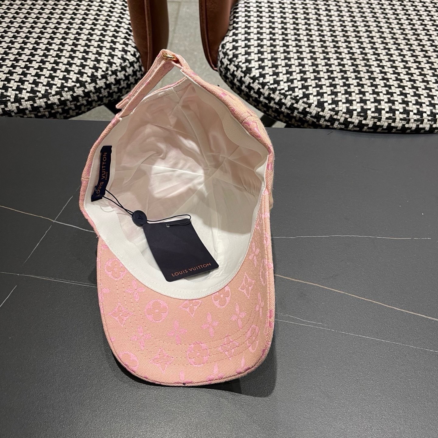 路易威登lv新款棒球帽 LouisVuitton😍新款重工打造♥️高端大气，百搭款🤗男女通用！款🤗男女通