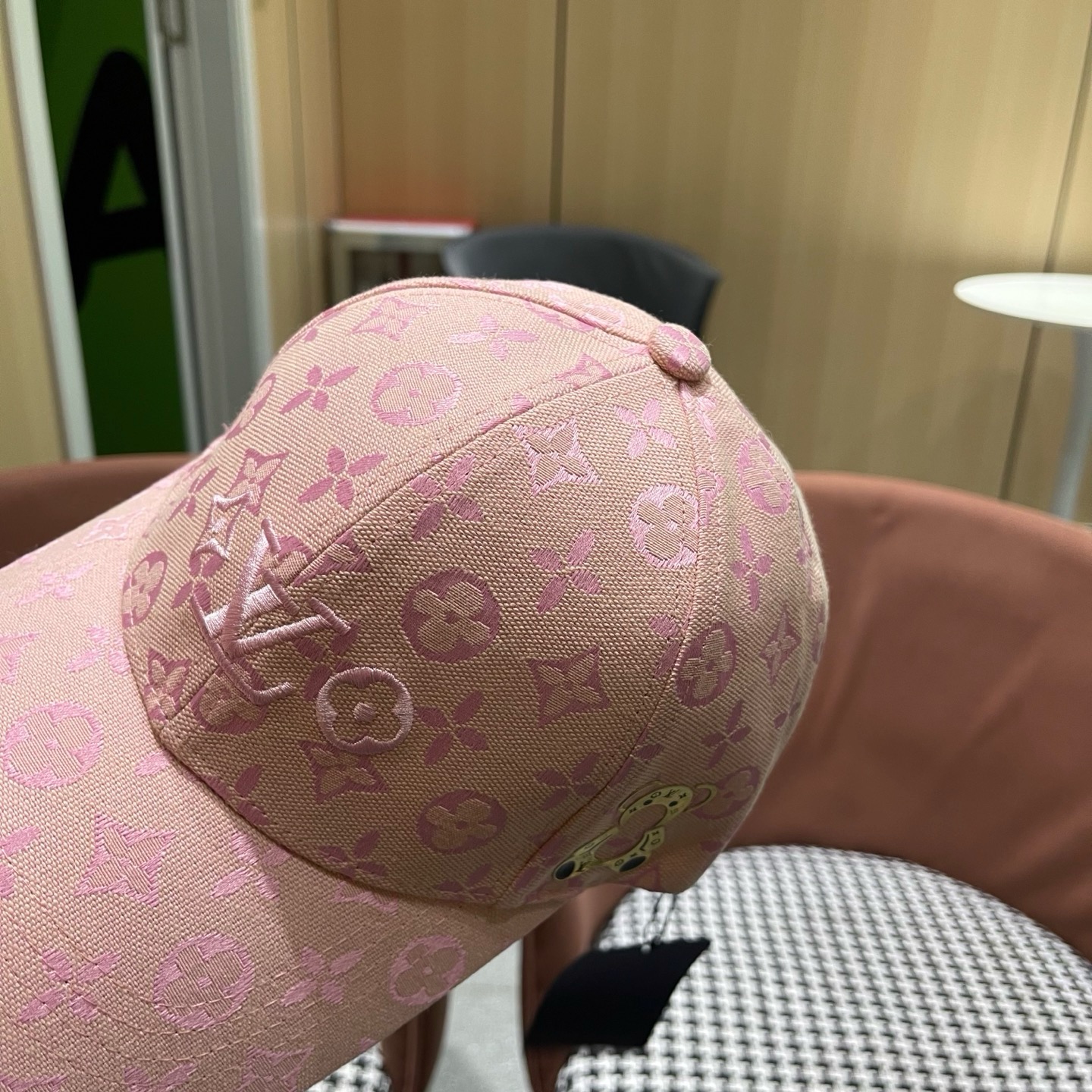 路易威登lv新款棒球帽 LouisVuitton😍新款重工打造♥️高端大气，百搭款🤗男女通用！款🤗男女通