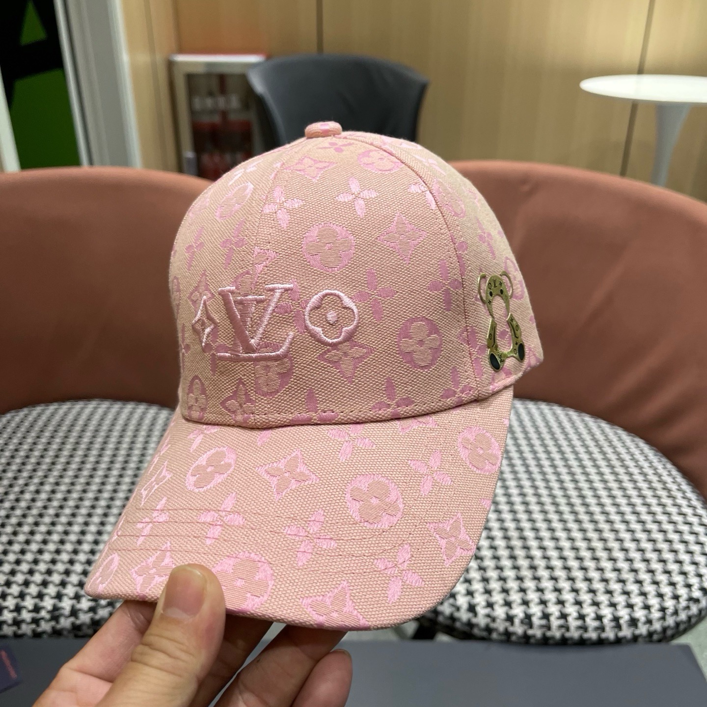 路易威登lv新款棒球帽 LouisVuitton😍新款重工打造♥️高端大气，百搭款🤗男女通用！款🤗男女通