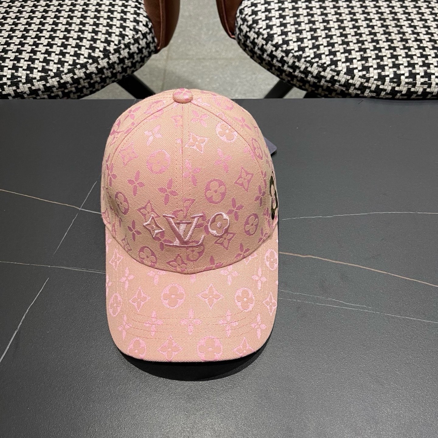 路易威登lv新款棒球帽 LouisVuitton😍新款重工打造♥️高端大气，百搭款🤗男女通用！款🤗男女通