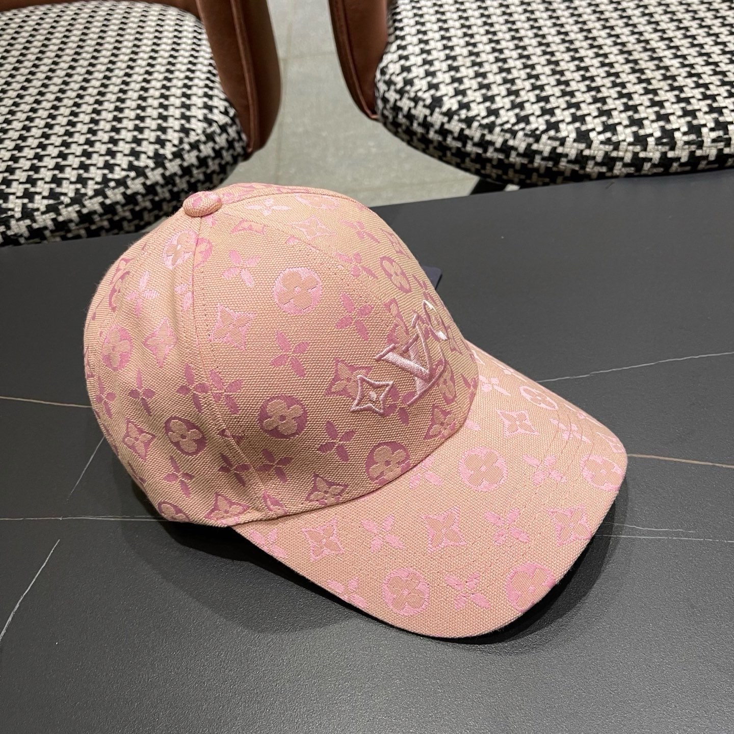 路易威登lv新款棒球帽 LouisVuitton😍新款重工打造♥️高端大气，百搭款🤗男女通用！款🤗男女通